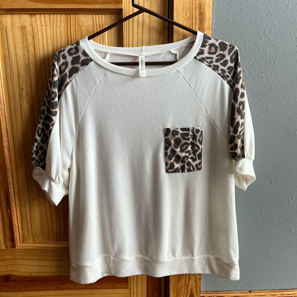 Large-white with leopard print shirt